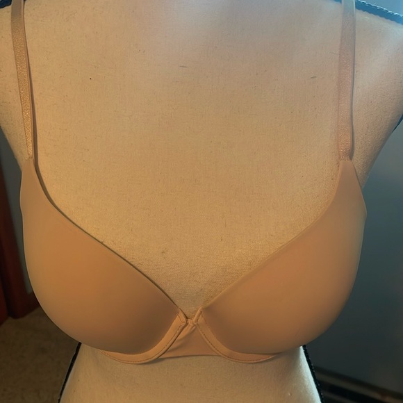Never Worn Victorias Secret Smooth 36B Nude Bra - Picture 1 of 4